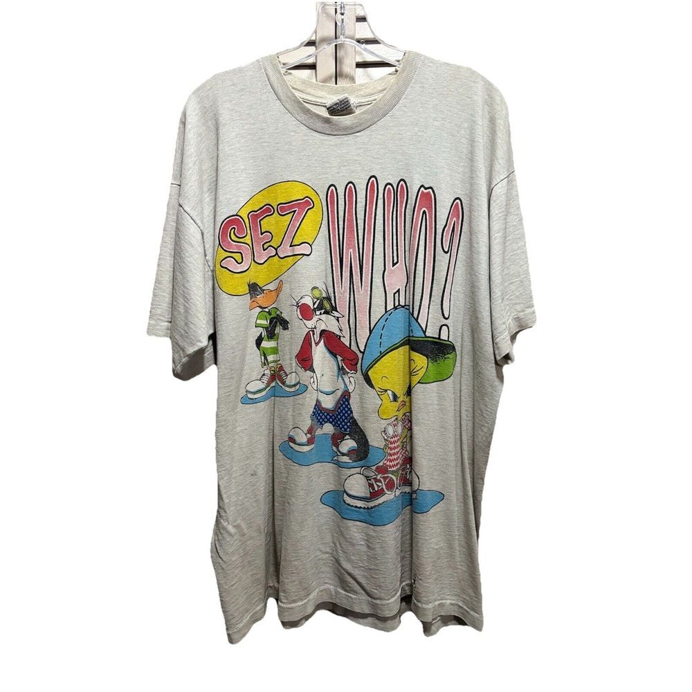 Vintage 1997 Looney Tunes Graphic T-Shirt Crew Neck Short Sleeve Size Measures